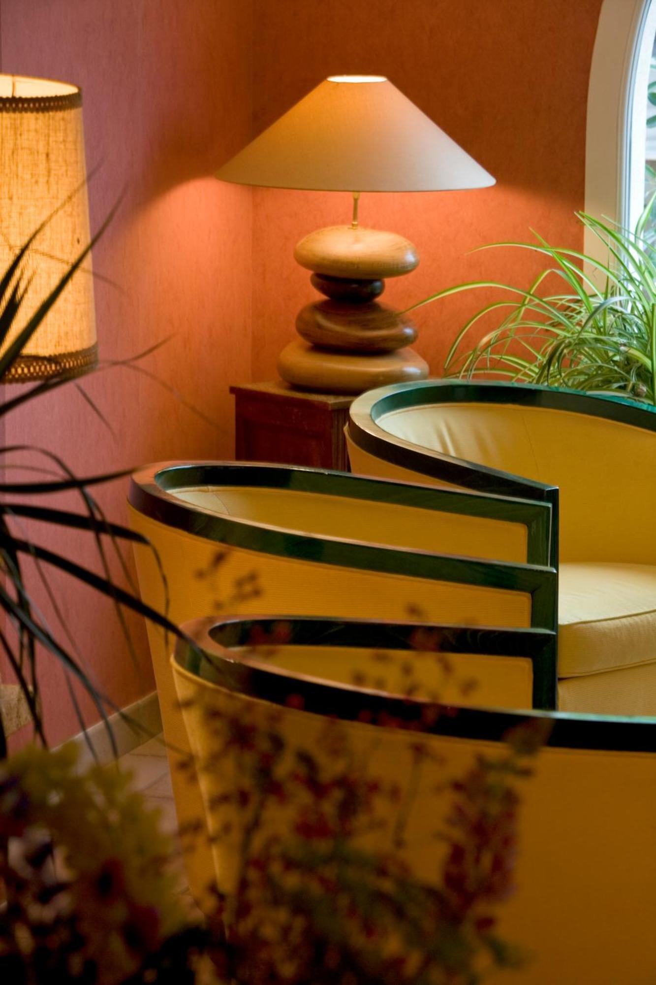 Logis Hotel Spa Restaurant Le Provence 拉纳斯 外观 照片
