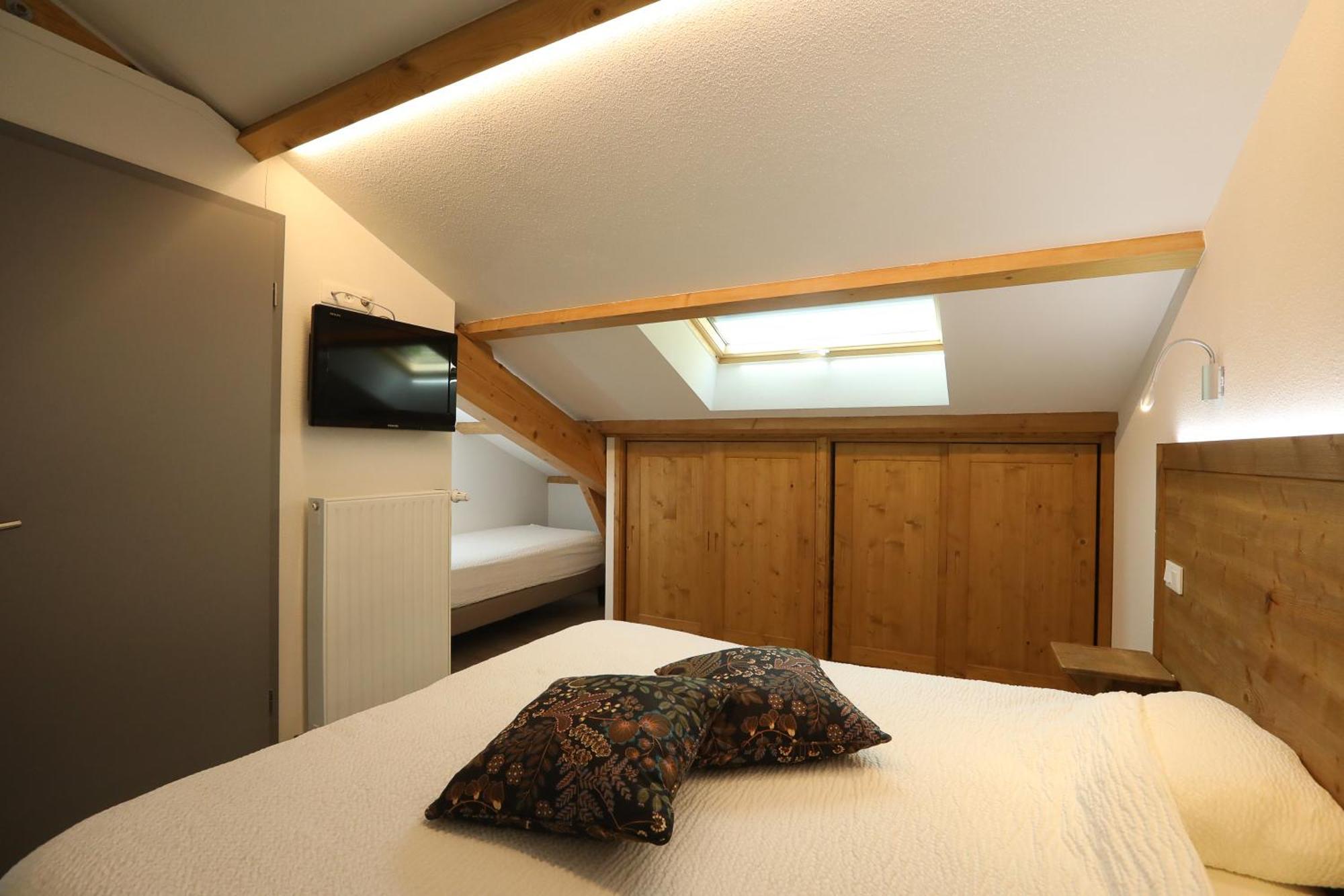 Logis Hotel Spa Restaurant Le Provence 拉纳斯 外观 照片