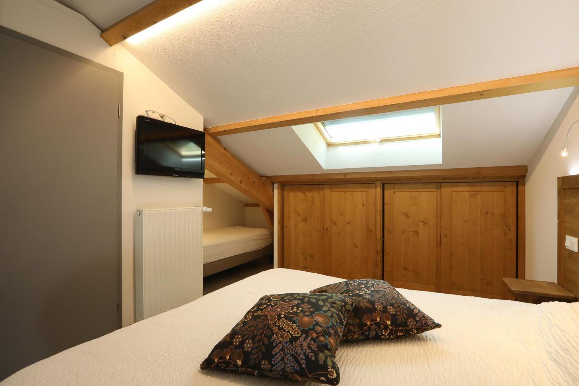 Logis Hotel Spa Restaurant Le Provence 拉纳斯 外观 照片