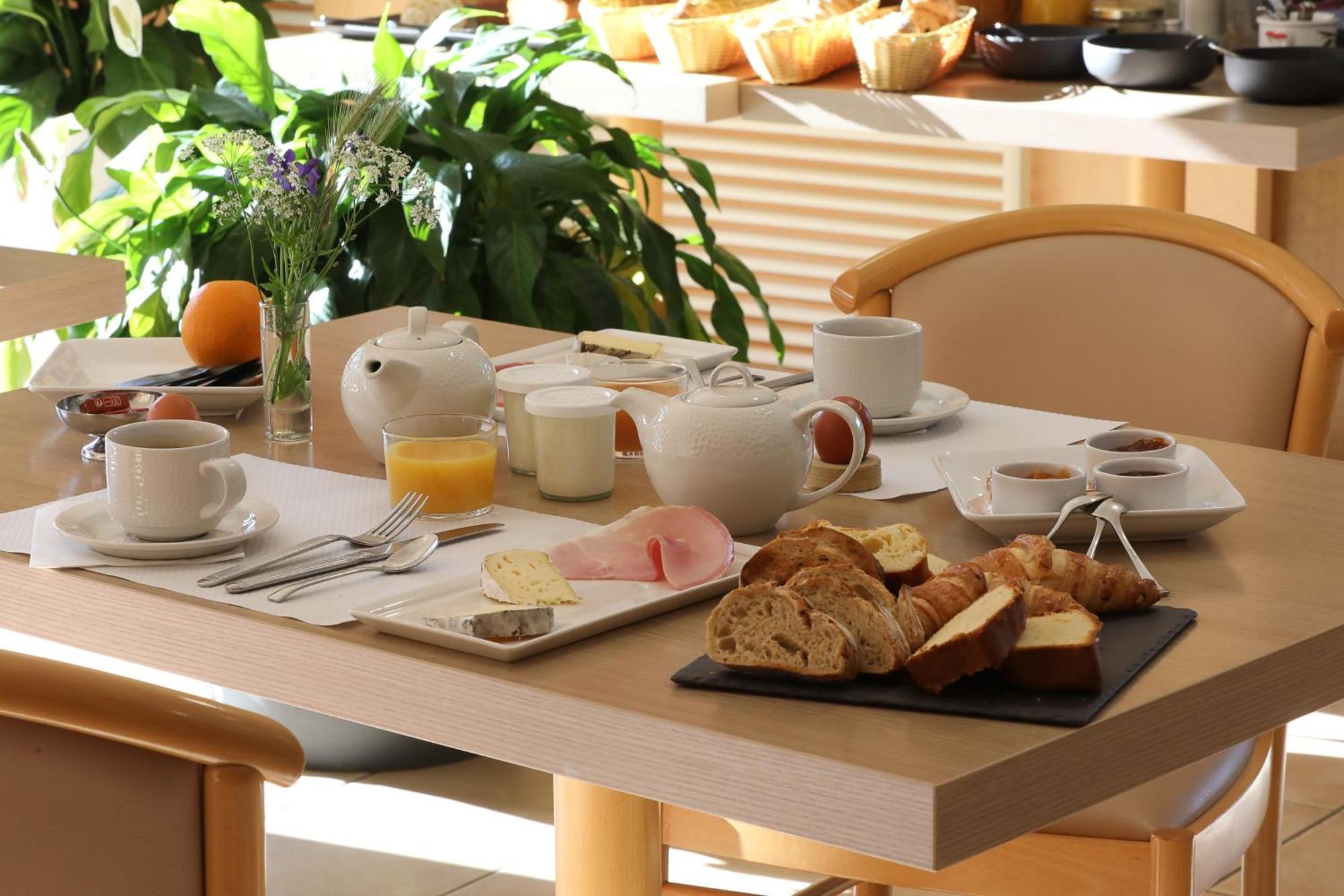 Logis Hotel Spa Restaurant Le Provence 拉纳斯 外观 照片