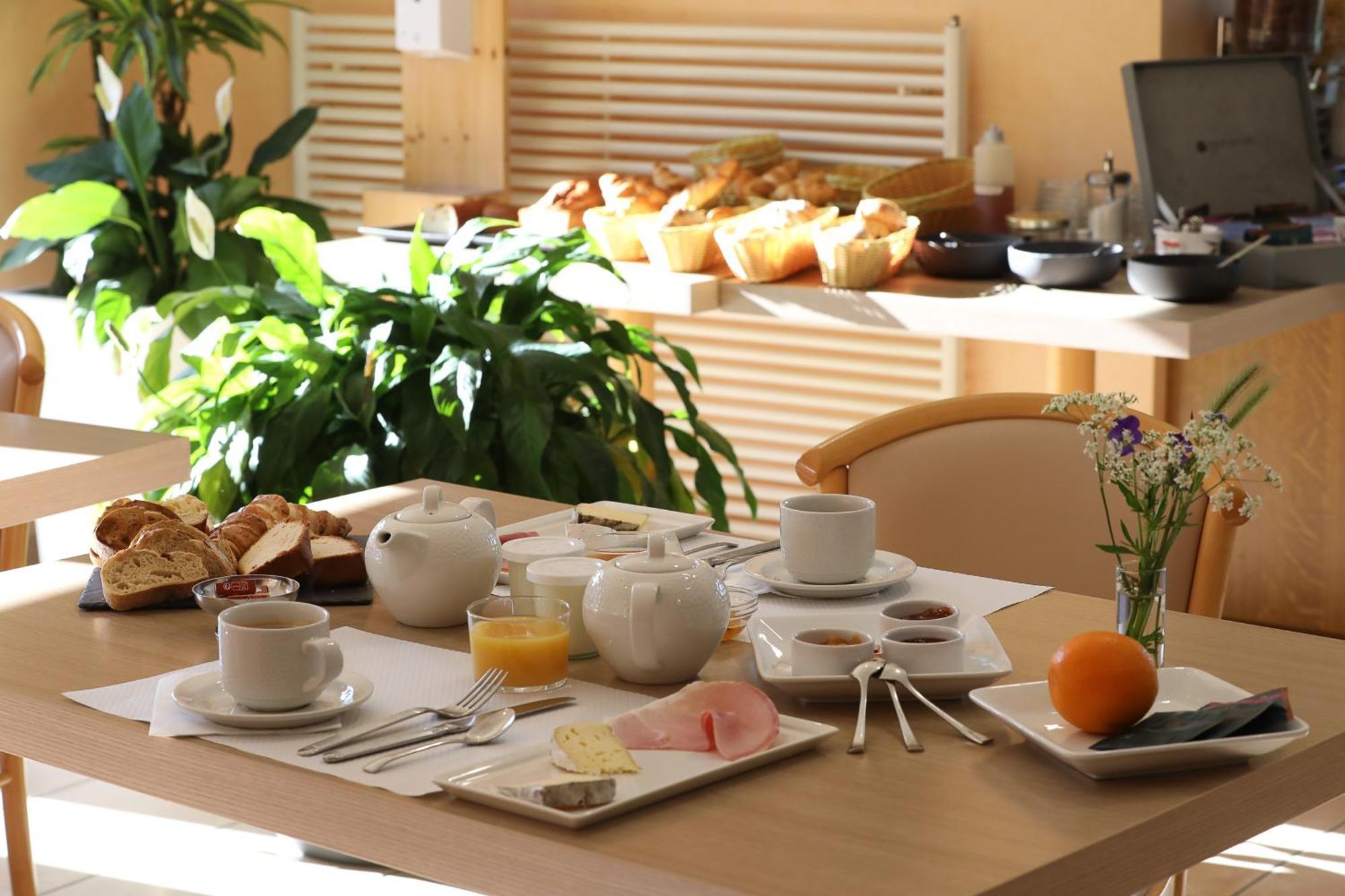 Logis Hotel Spa Restaurant Le Provence 拉纳斯 外观 照片