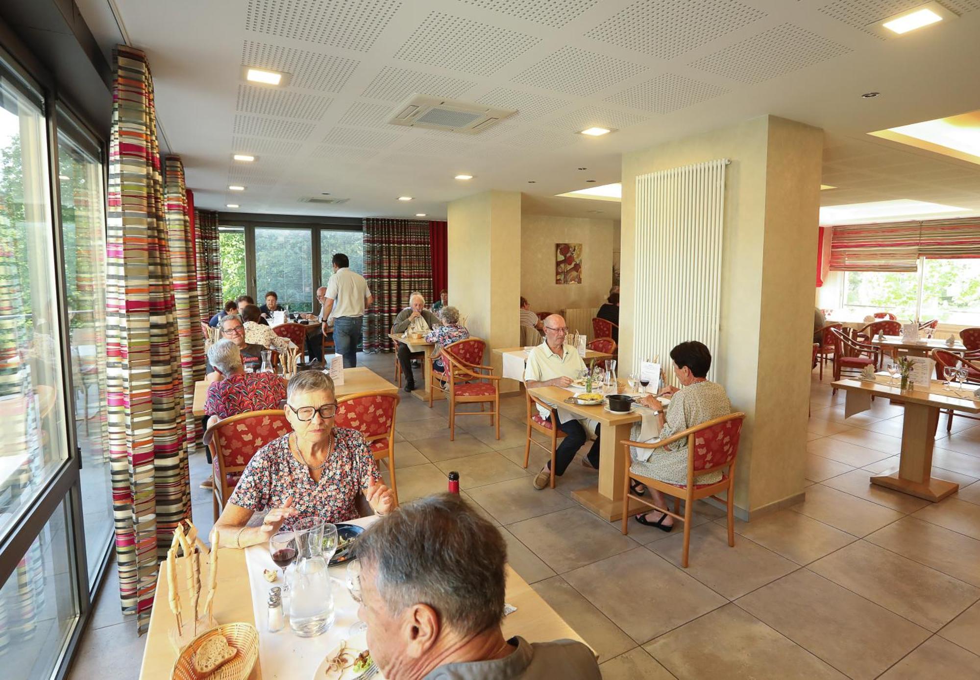 Logis Hotel Spa Restaurant Le Provence 拉纳斯 外观 照片