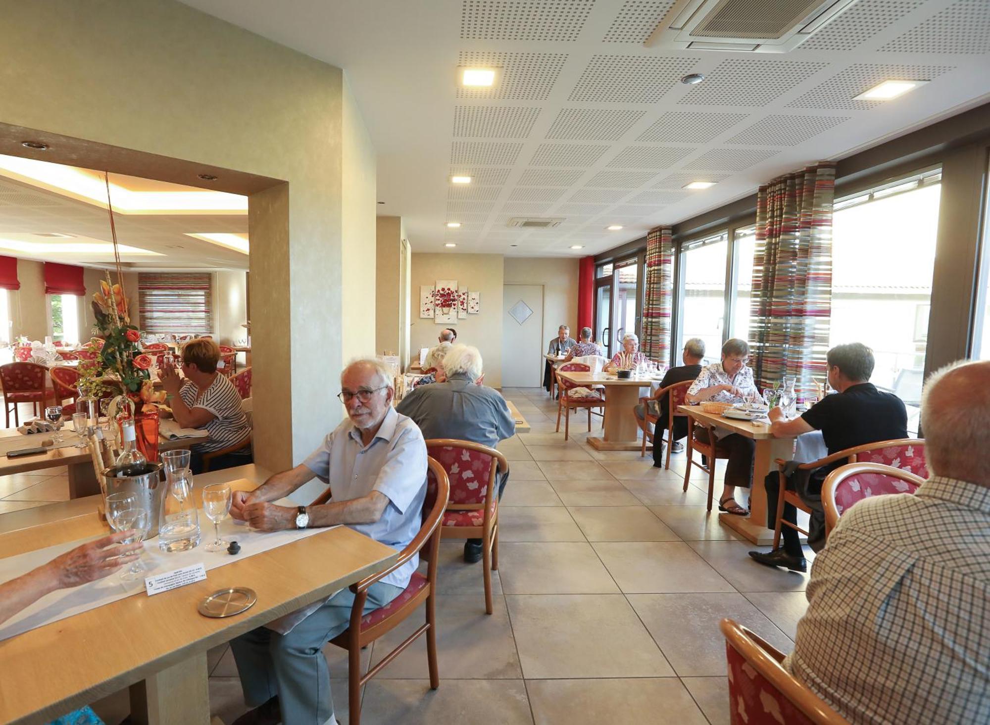 Logis Hotel Spa Restaurant Le Provence 拉纳斯 外观 照片