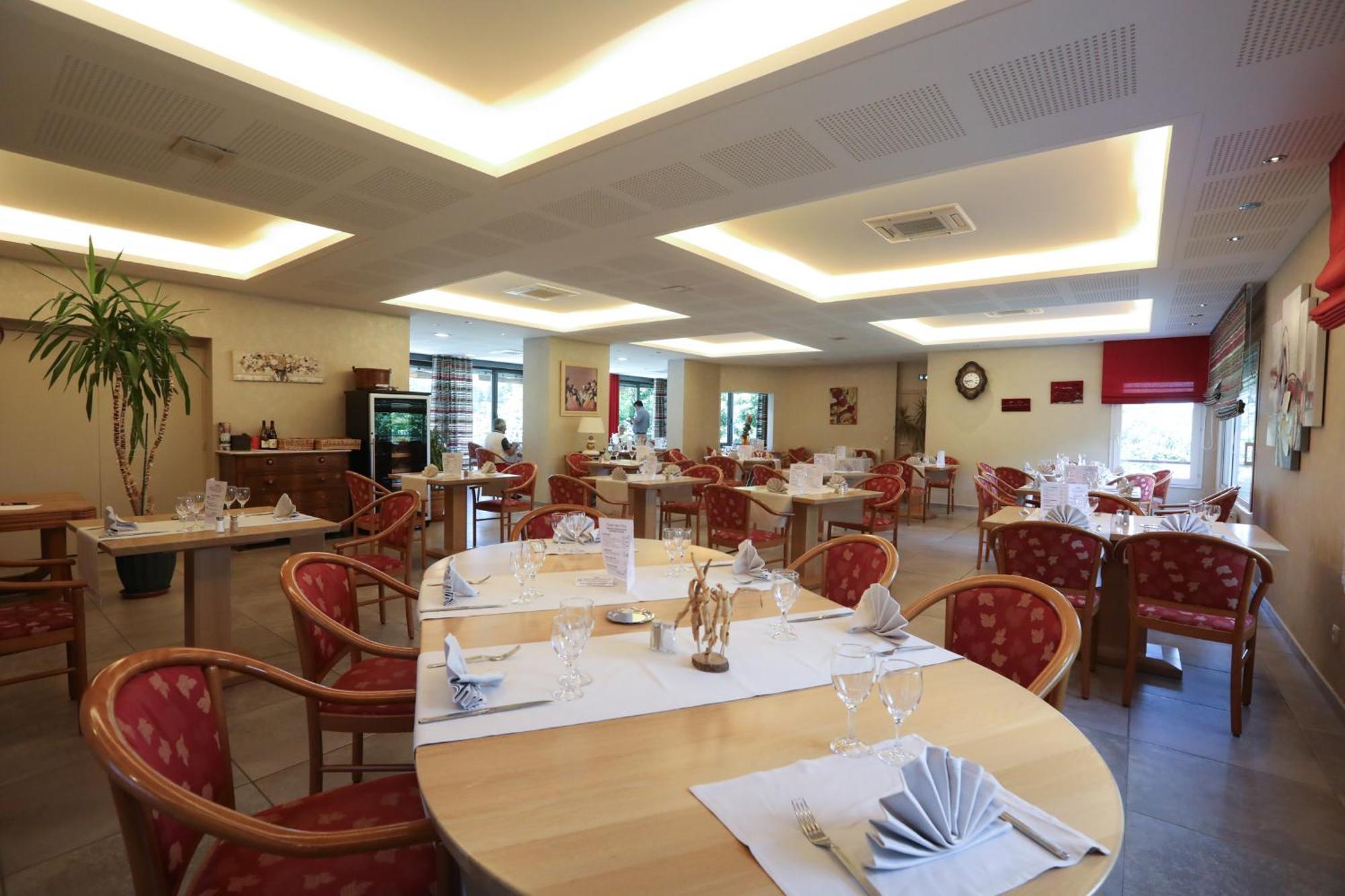 Logis Hotel Spa Restaurant Le Provence 拉纳斯 外观 照片