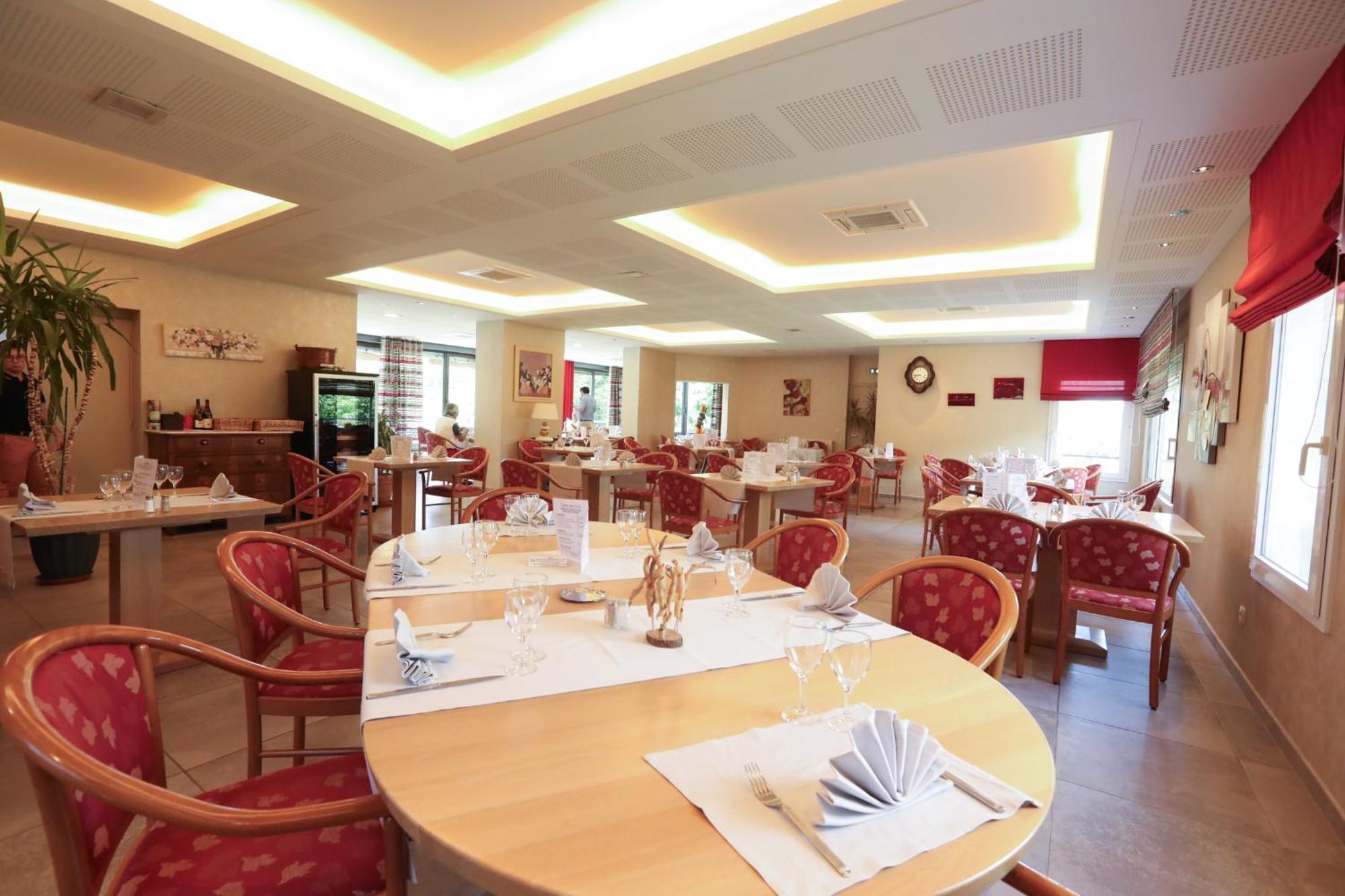 Logis Hotel Spa Restaurant Le Provence 拉纳斯 外观 照片