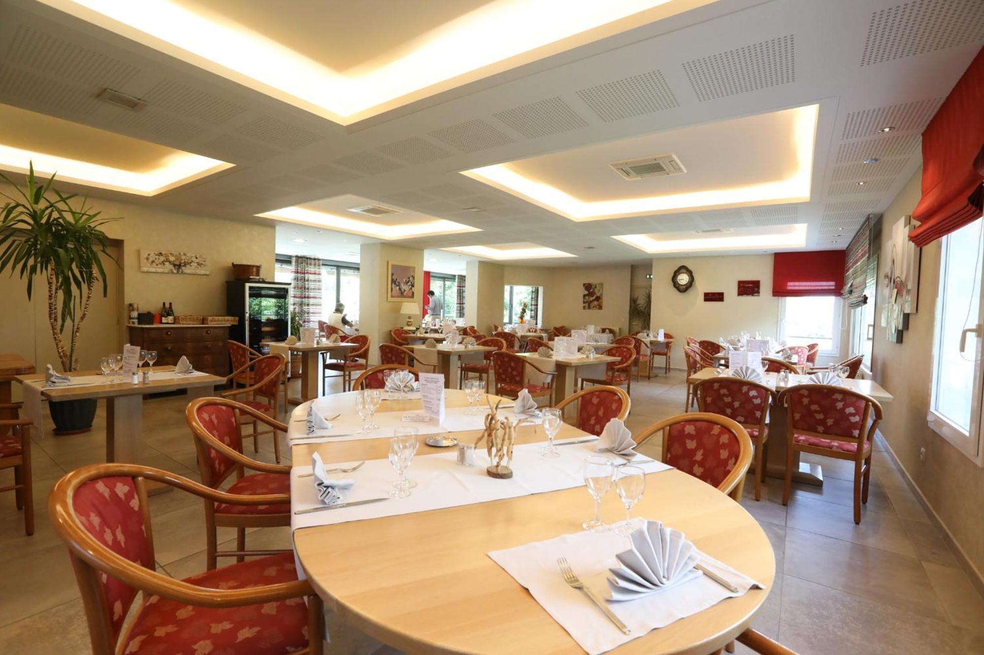 Logis Hotel Spa Restaurant Le Provence 拉纳斯 外观 照片