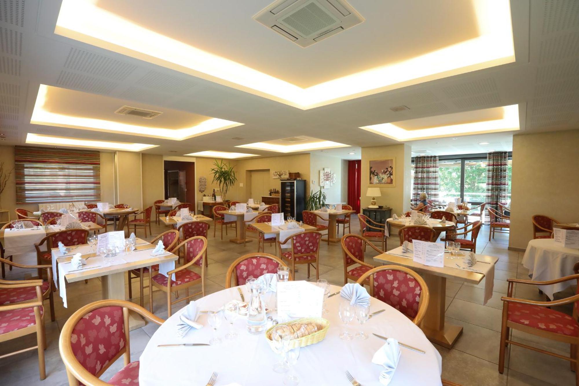 Logis Hotel Spa Restaurant Le Provence 拉纳斯 外观 照片