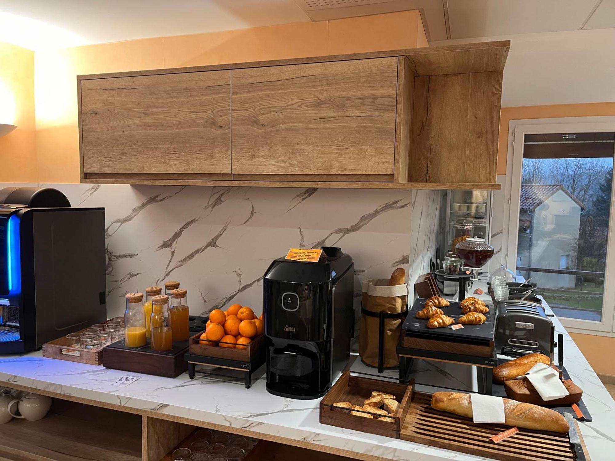 Logis Hotel Spa Restaurant Le Provence 拉纳斯 外观 照片