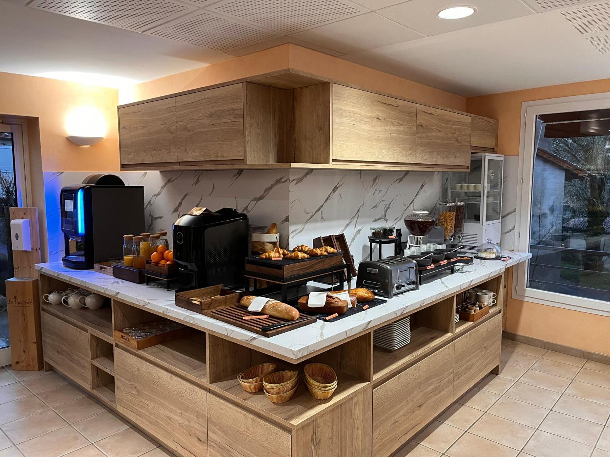 Logis Hotel Spa Restaurant Le Provence 拉纳斯 外观 照片